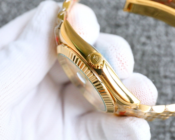 ブランド時計背面デザイン